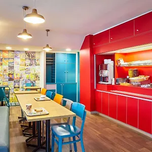 Hotelf1 Centre Courtine Gare Tgv , Avignon France